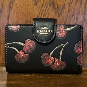 NWT-Coach-Medium Corner Zip Wallet-Glitter Cherry🍒Print-Black-$218